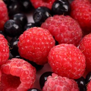 Preview wallpaper raspberries, berries, ripe