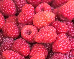 Preview wallpaper raspberries, berries, summer, ripe, vitamins