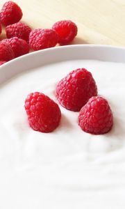 Preview wallpaper raspberries, berries, yogurt