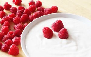 Preview wallpaper raspberries, berries, yogurt