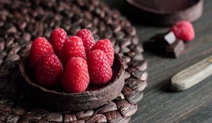 Preview wallpaper raspberries, biscuits, chocolate, dessert