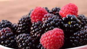 Preview wallpaper raspberries, blackberries, berries, bowl