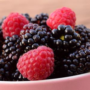 Preview wallpaper raspberries, blackberries, berries, bowl