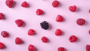 Preview wallpaper raspberries, blackberries, berries, ripe, fresh