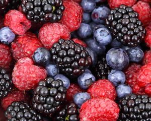 Preview wallpaper raspberries, blackberries, blueberries, berries