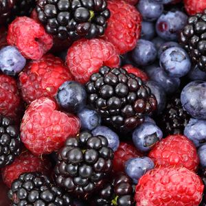 Preview wallpaper raspberries, blackberries, blueberries, berries