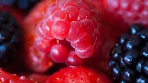 Preview wallpaper raspberries, blackberries, strawberries, berries, macro, food