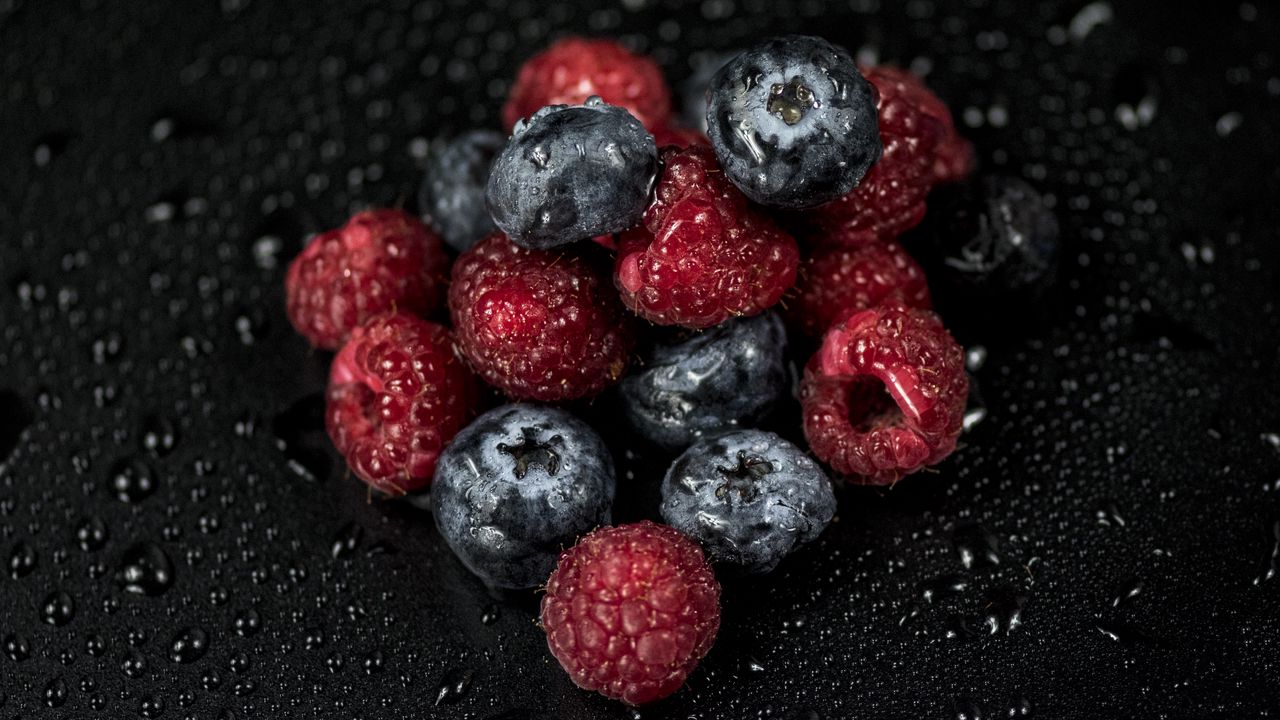 Wallpaper raspberries, blueberries, berries, drops