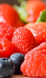 Preview wallpaper raspberries, blueberries, berries, fresh, ripe, bright