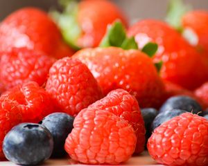 Preview wallpaper raspberries, blueberries, berries, fresh, ripe, bright