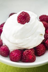 Preview wallpaper raspberries, cream, berries, plate
