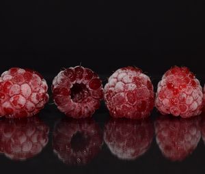Preview wallpaper raspberries, frozen, reflection, berries