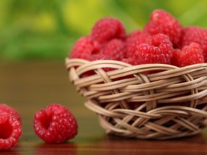 Preview wallpaper raspberry, basket, berry, crop