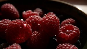 Preview wallpaper raspberry, berry, bowl, sweet, ripe