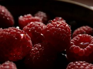 Preview wallpaper raspberry, berry, bowl, sweet, ripe