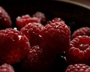 Preview wallpaper raspberry, berry, bowl, sweet, ripe