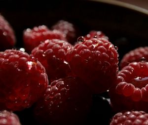 Preview wallpaper raspberry, berry, bowl, sweet, ripe