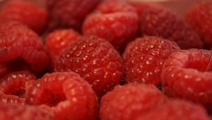 Preview wallpaper raspberry, berry, fruit, macro, red