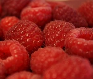 Preview wallpaper raspberry, berry, fruit, macro, red