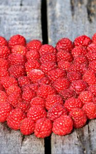 Preview wallpaper raspberry, berry, heart, wooden surface