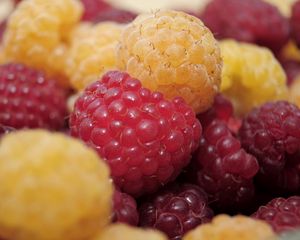 Preview wallpaper raspberry, berry, ripe, sweet