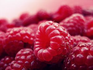 Preview wallpaper raspberry, berry, ripe, close-up