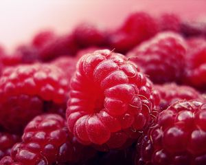Preview wallpaper raspberry, berry, ripe, close-up