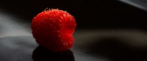 Preview wallpaper raspberry, berry, ripe, macro, shadow