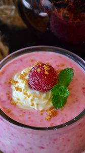 Preview wallpaper raspberry, dessert, cream