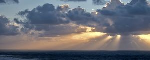 Preview wallpaper rays sun, clouds, sea, horizon