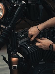 Preview wallpaper repair, motorcycle, hands, bike, details