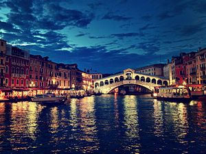 Preview wallpaper rialto bridge, italy, night, river, building