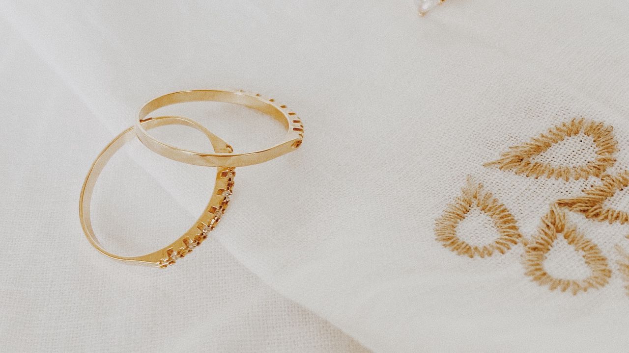 Wallpaper rings, jewelry, gold