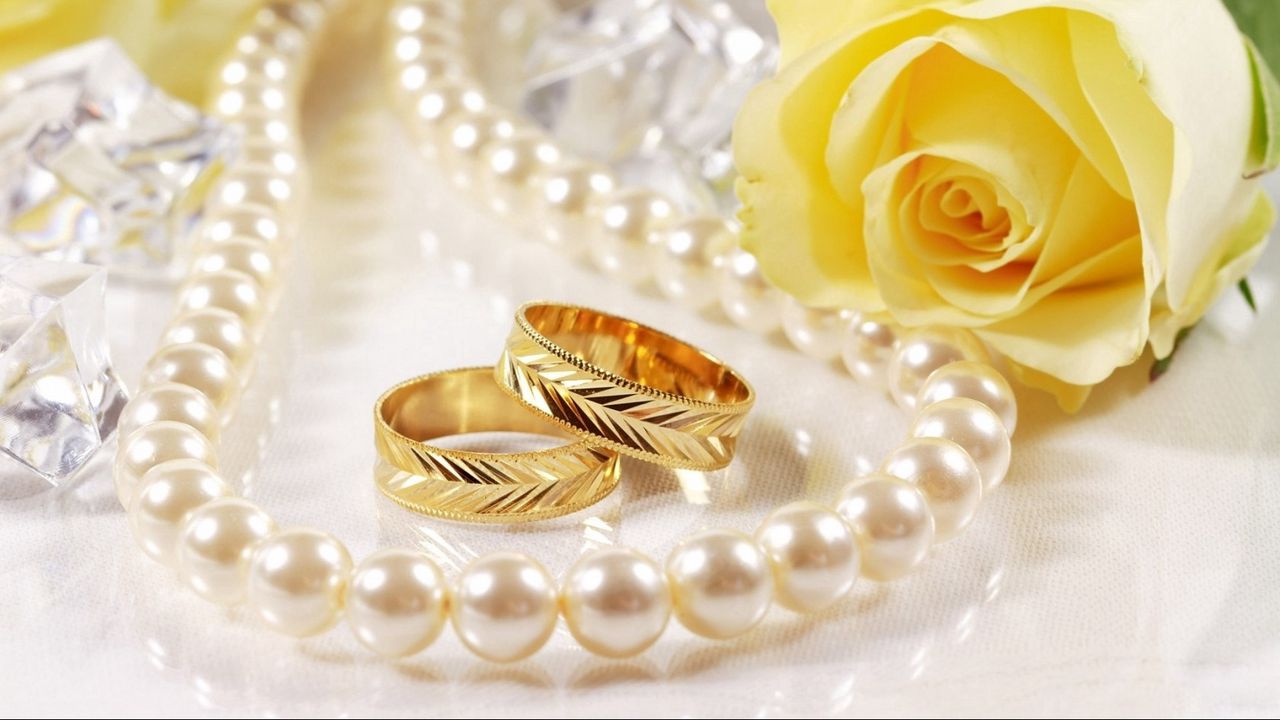 Wallpaper rings, pearls, beads, rose, macro