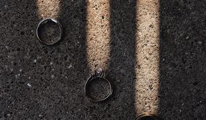 Preview wallpaper rings, rays, asphalt, light