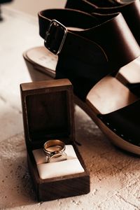 Preview wallpaper rings, shoes, box