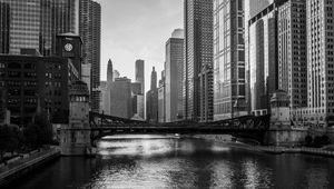 Preview wallpaper river, bridge, buildings, skyscrapers, black and white, chicago, usa