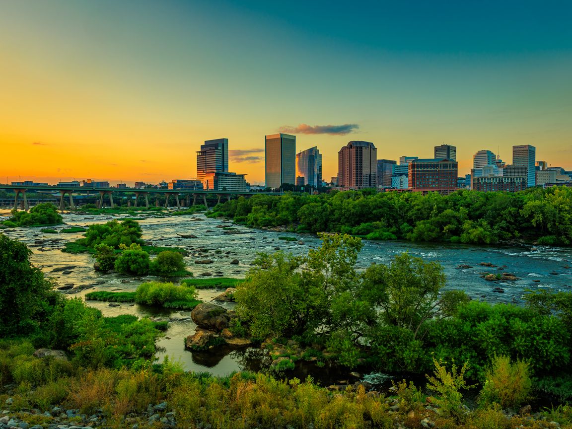 1152x864 Wallpaper river, bridge, trees, buildings, city, nature