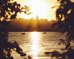 Preview wallpaper river, buildings, silhouettes, sunlight