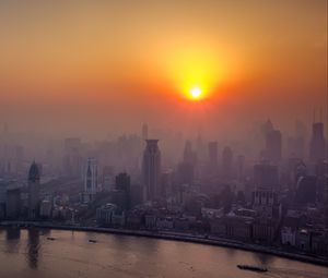Preview wallpaper river, skyscrapers, dawn, fog, city