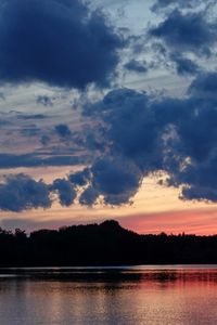 Preview wallpaper river, trees, silhouettes, evening, landscape