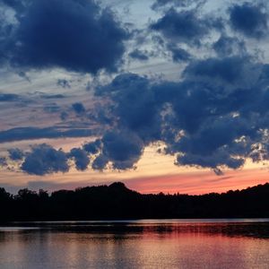 Preview wallpaper river, trees, silhouettes, evening, landscape