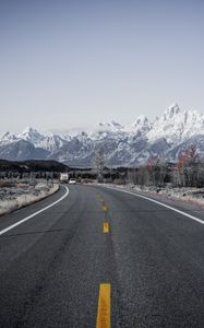 Preview wallpaper road, asphalt, mountains, turn, wyoming