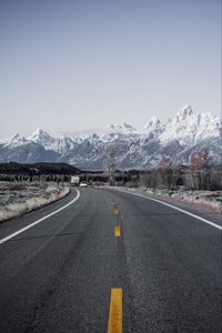 Preview wallpaper road, asphalt, mountains, turn, wyoming