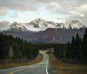 Preview wallpaper road, asphalt, mountains, forest, nature