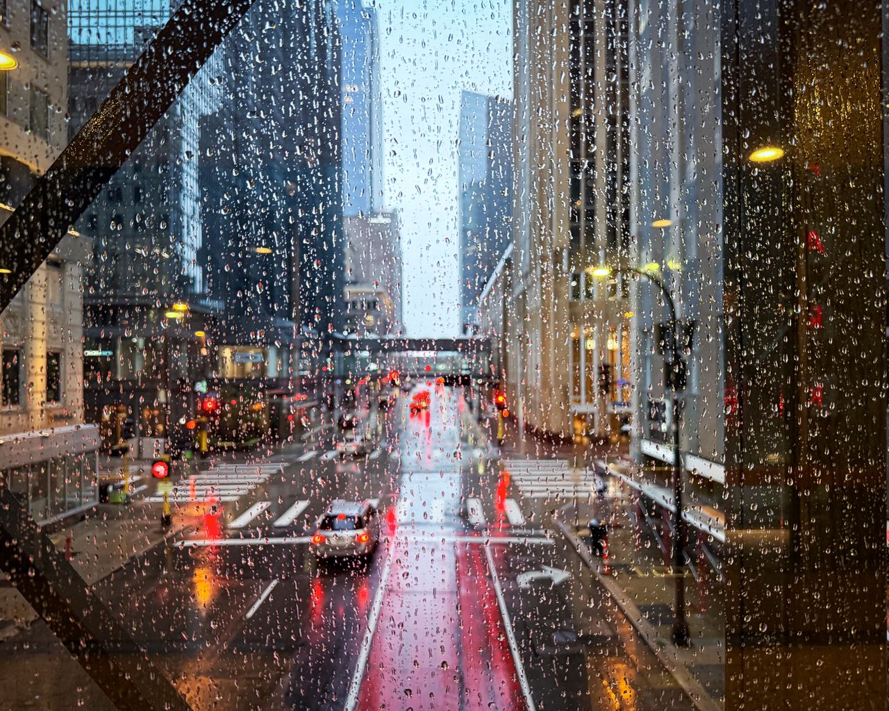 Download wallpaper 1280x1024 road, buildings, window, drops, rain, city