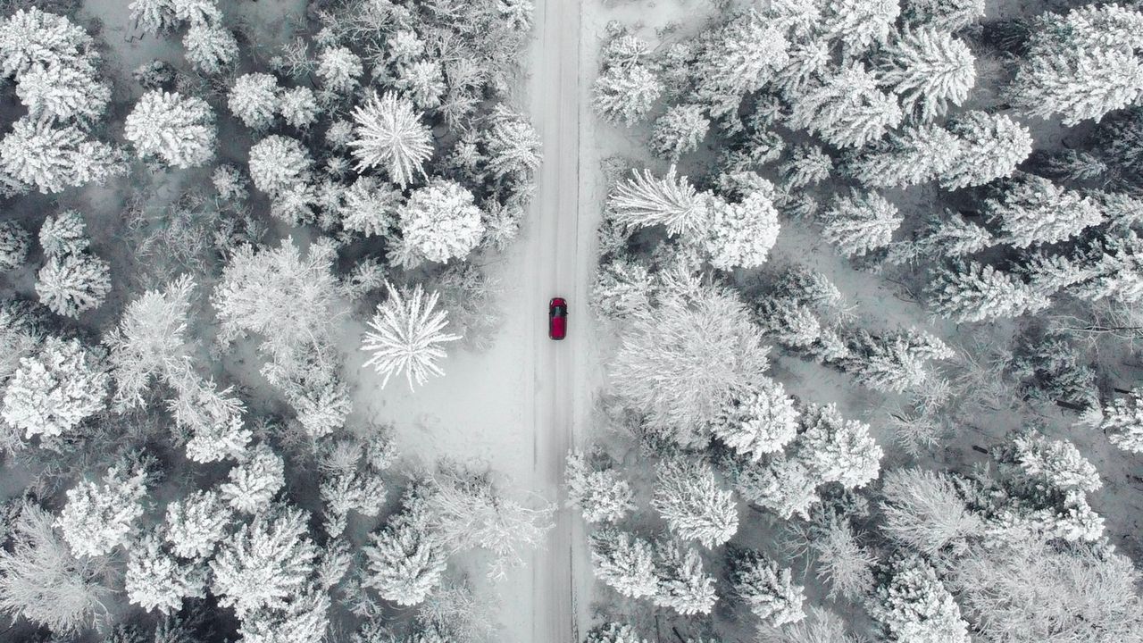 Wallpaper road, car, forest, snow, aerial view