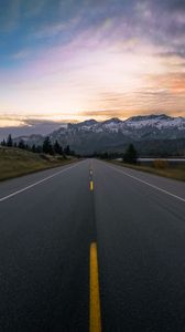 Preview wallpaper road, distance, marking, mountains
