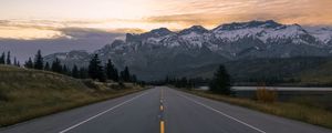 Preview wallpaper road, distance, marking, mountains
