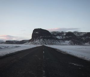 Preview wallpaper road, distance, mountains, marking